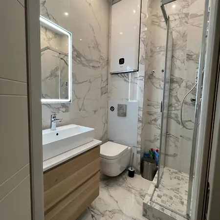 Newly Renovated Luxury In The Center Of