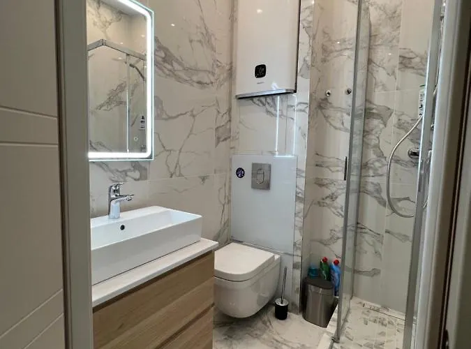 Newly Renovated Luxury In The Center Of