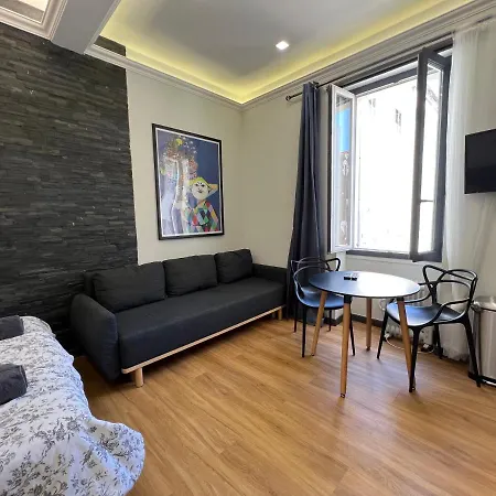 Newly Renovated Luxury In The Center Of Apartment